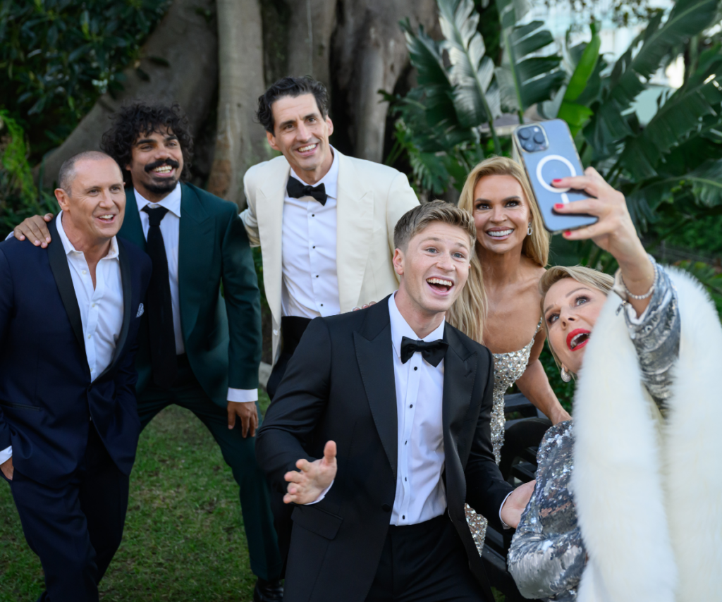 The six Gold Logies nominees pose for a selfie.