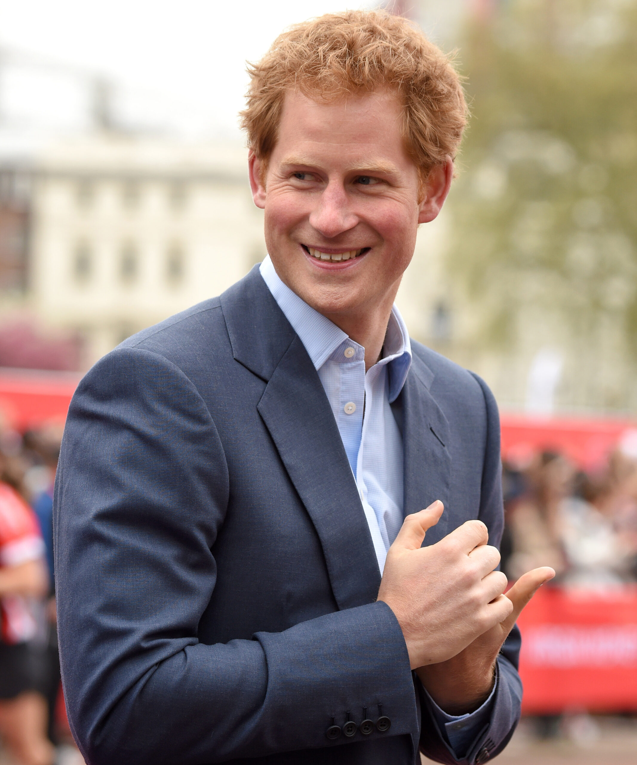 Prince Harry crashes a pub quiz night