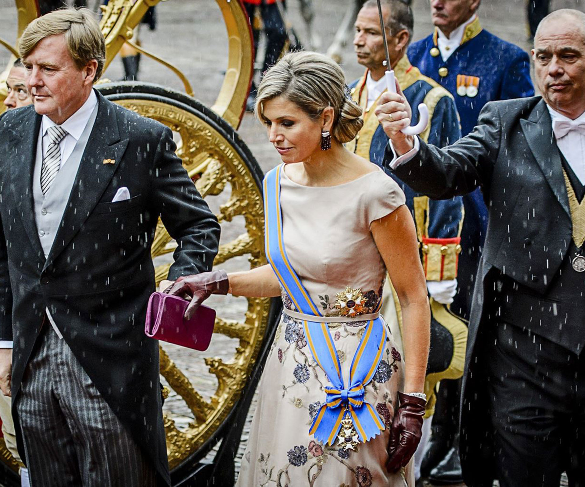 Queen Máxima caught in a shower