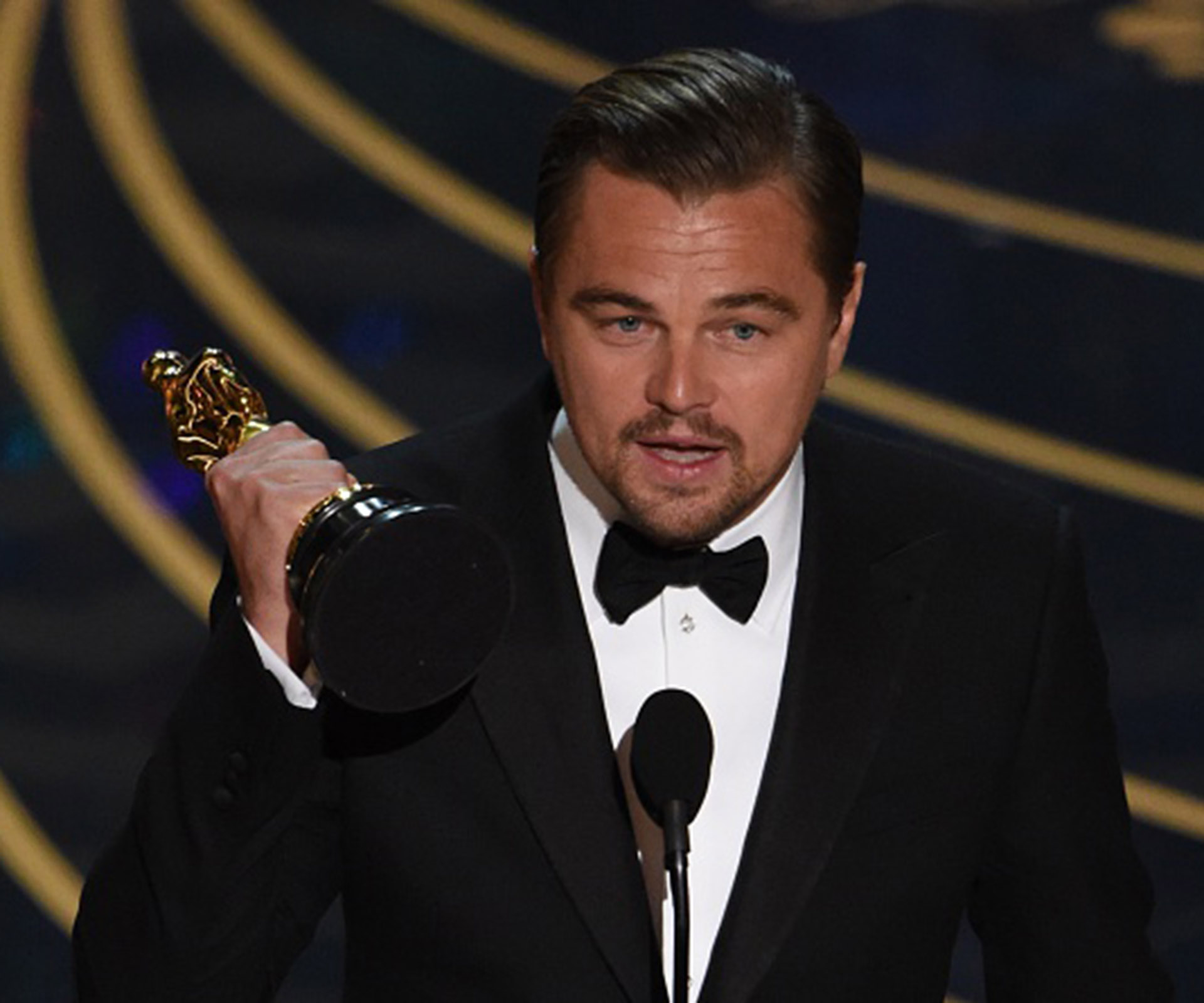 Leonardo DiCaprio FINALLY wins the Oscar!