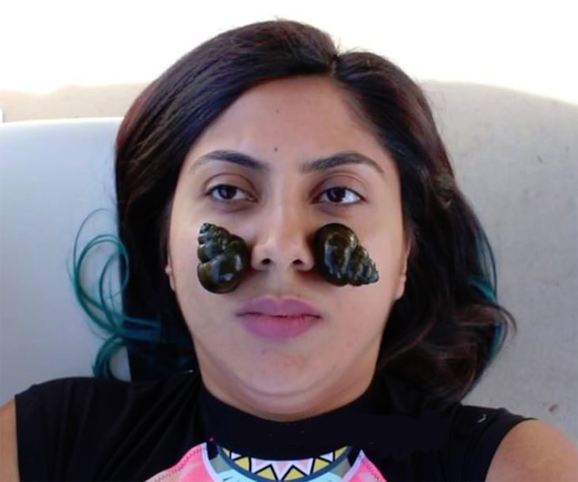 Beauty blogger attempts 'DIY snail facial'