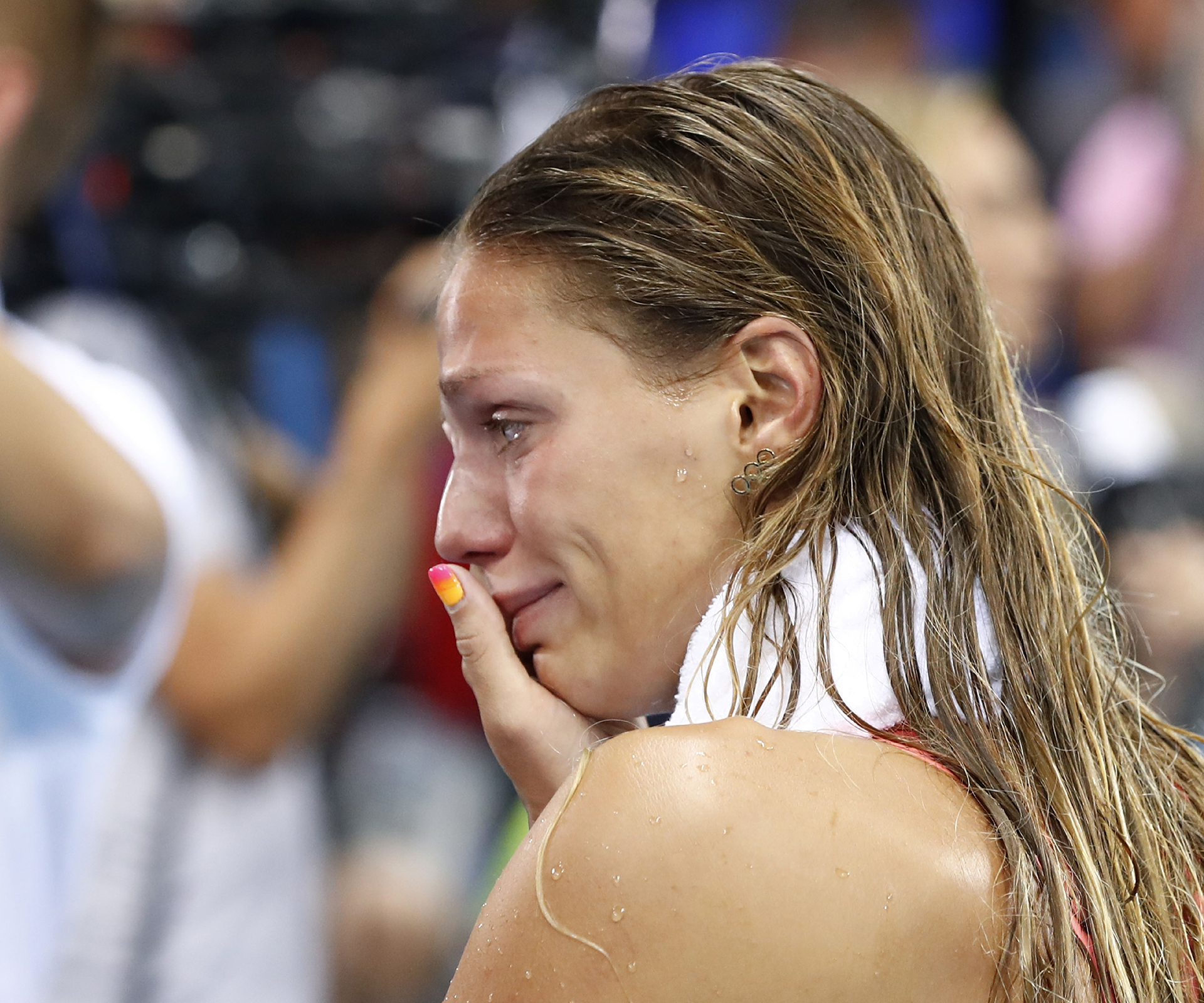 Russian “drug cheat” Yulia Efimova breaks down after loss to USA’s Lilly King