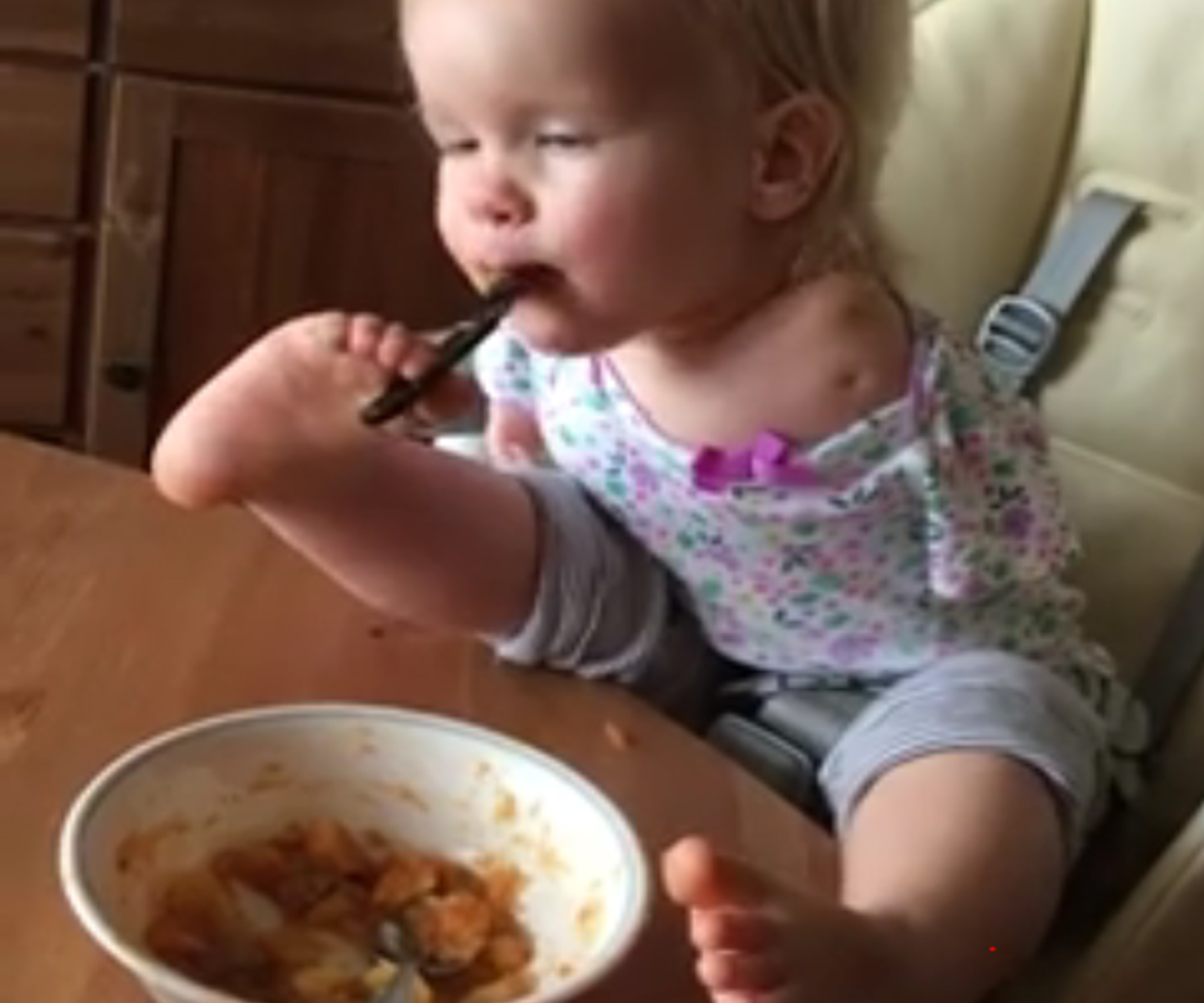 Inspiring little girl with no arms teaches herself to eat with her feet