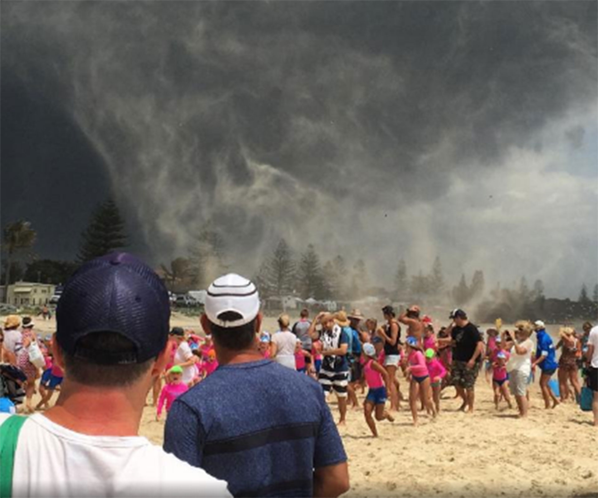 250 nippers run to escape mini tornado on NSW beach