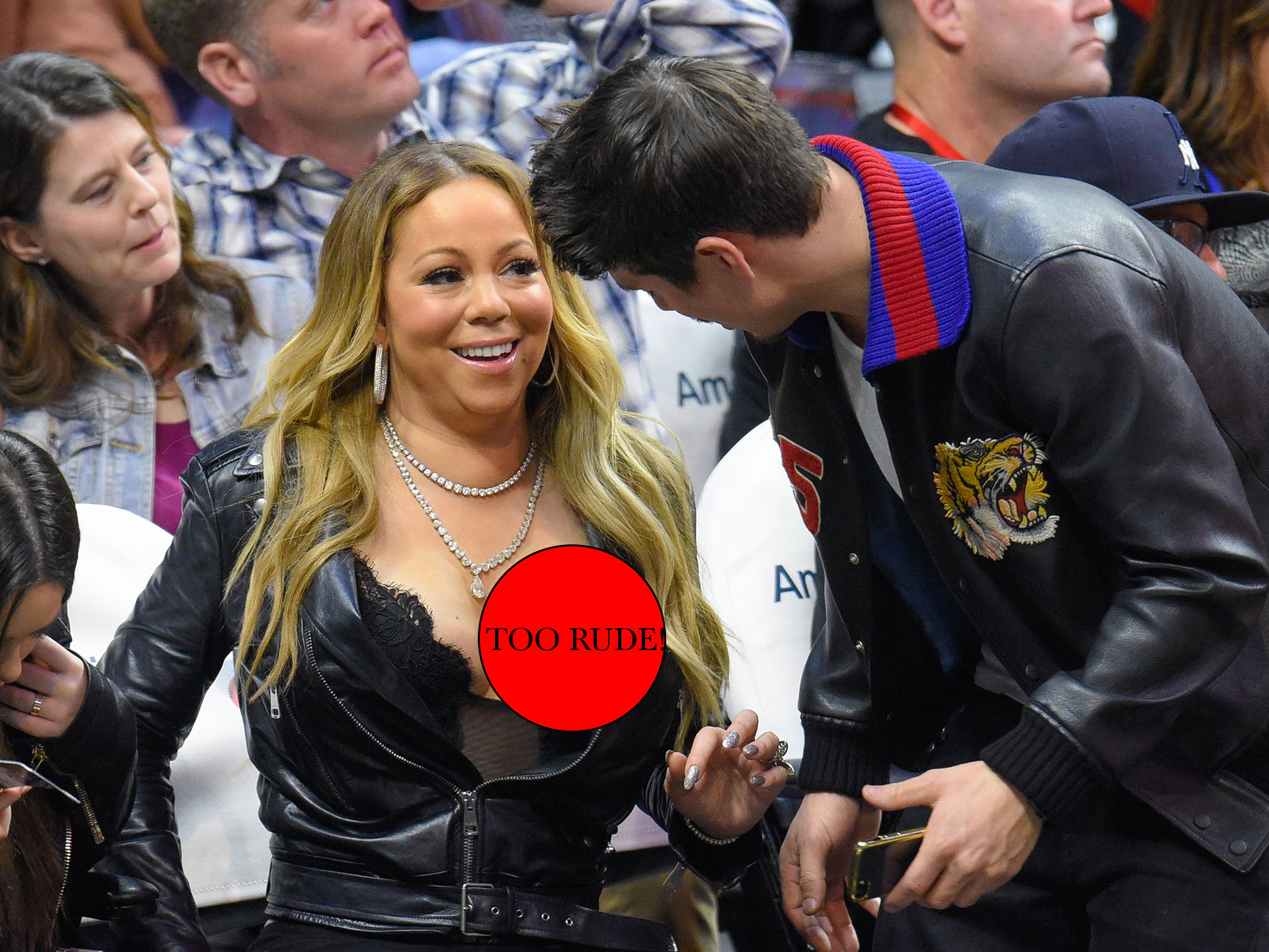 Mariah Carey suffers embarrassing nip slip