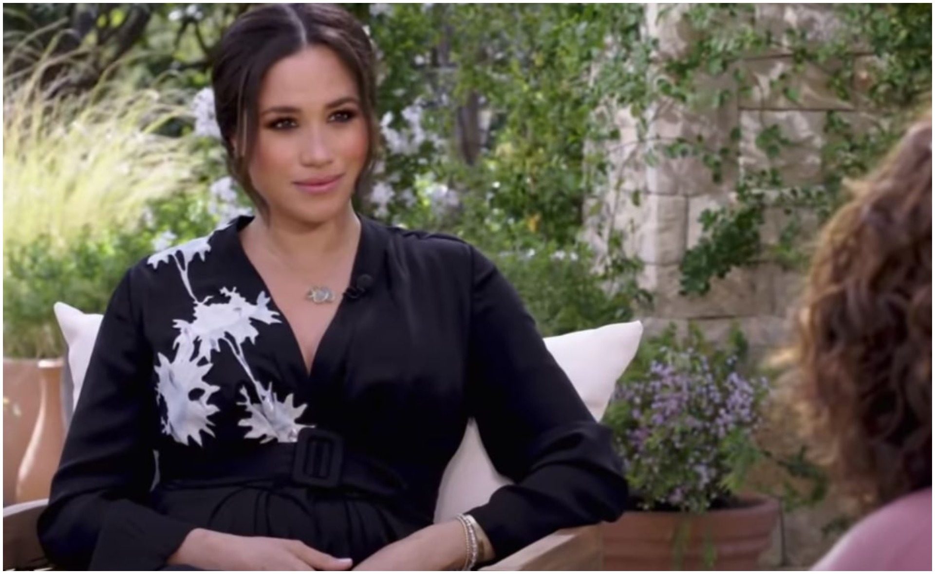 We just got another glimpse of Duchess Meghan’s maternity style in a trailer for her tell-all Oprah documentary, and it’s dripping in perfection