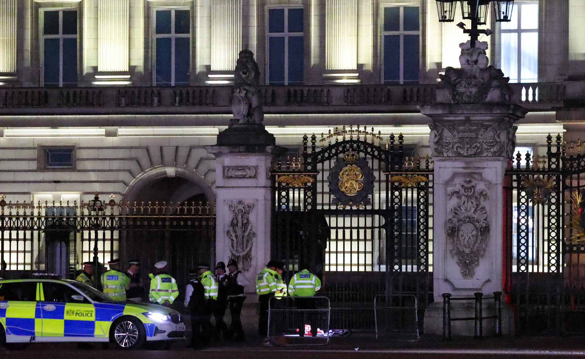 Buckingham Palace sent into emergency lockdown after ”loud explosion”