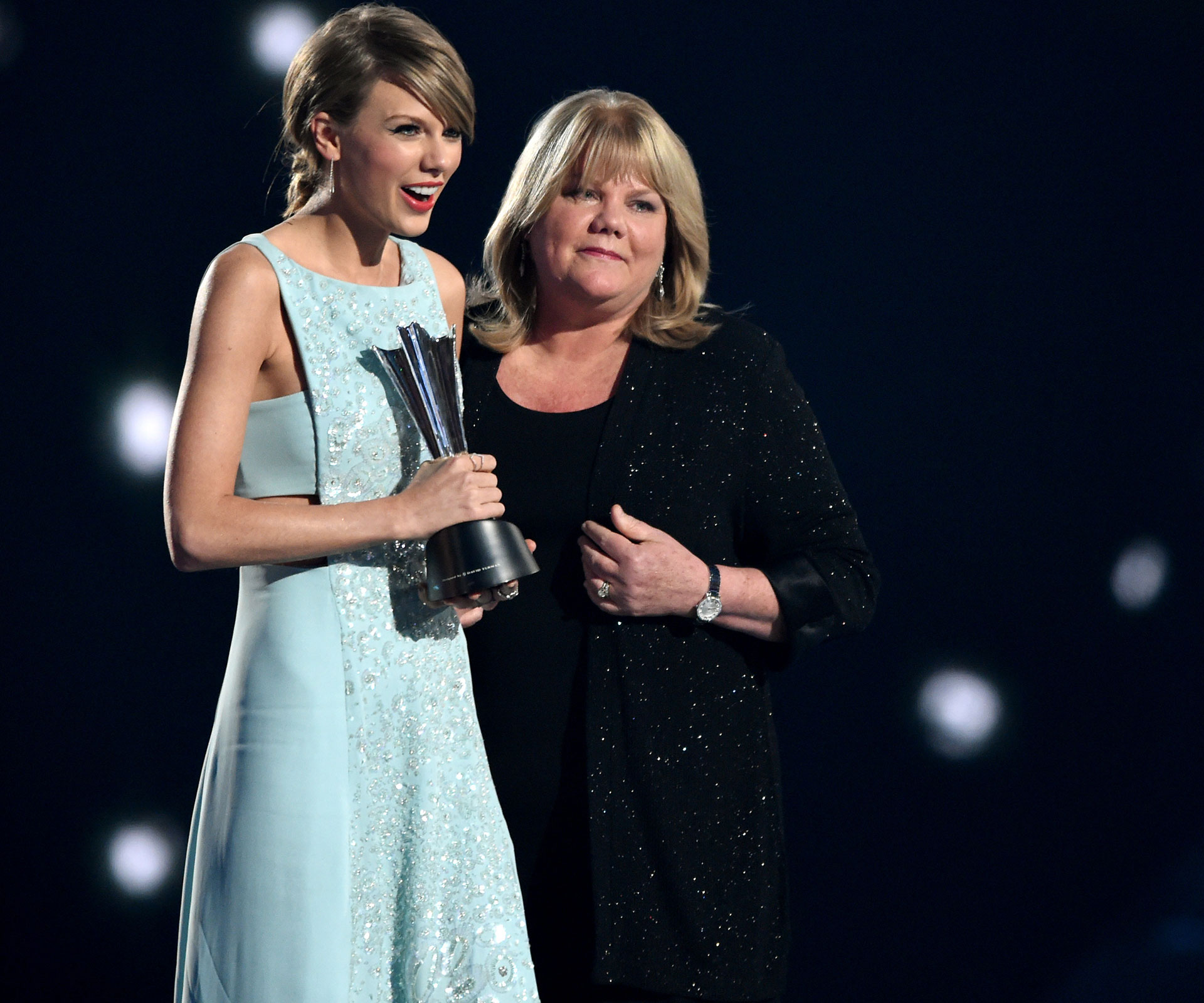 Taylor Swift and mum Andrea