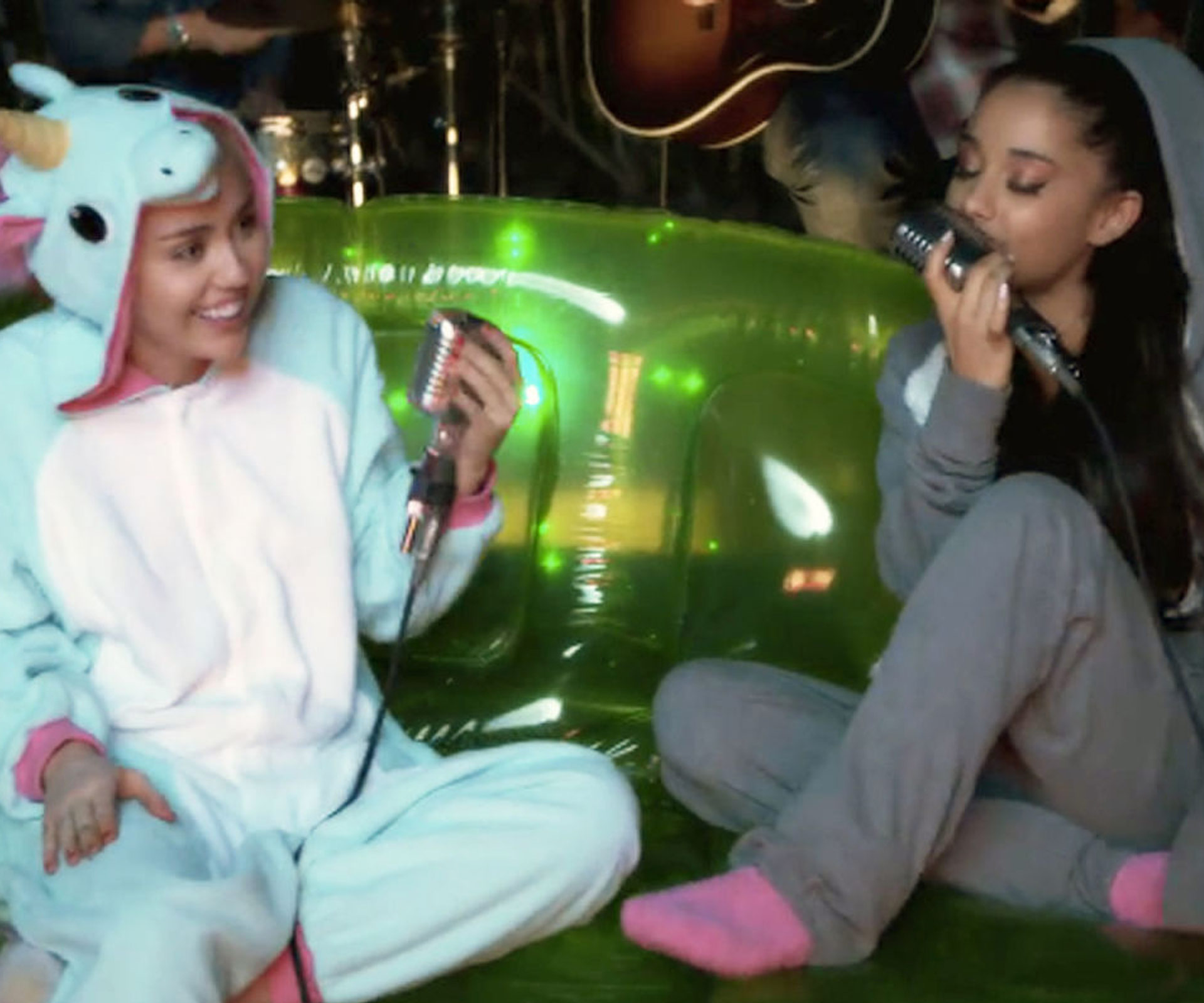 Miley Cyrus And Ariana Grande Cover Dont Dream Its Over 0887