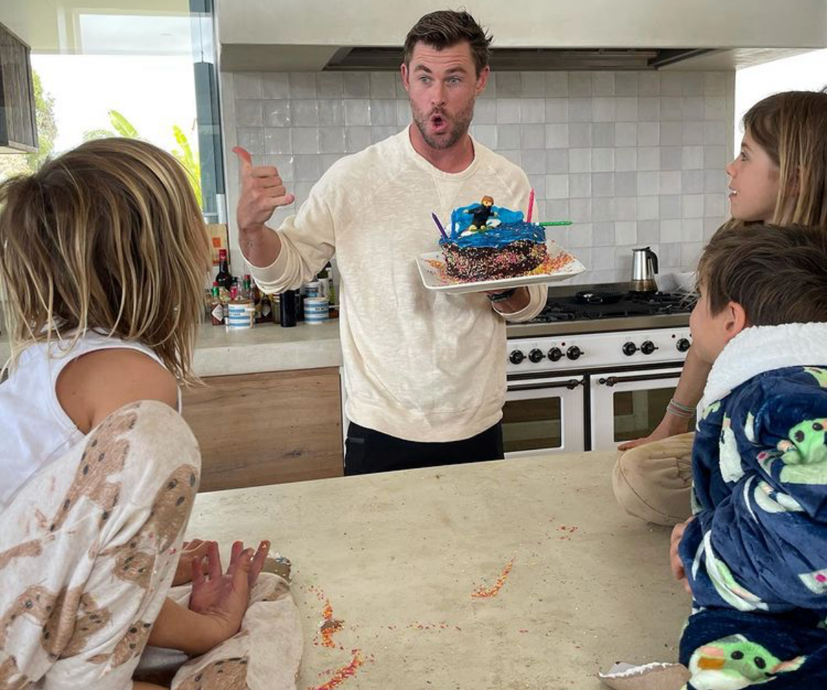 Chris Hemsworth's kids just made the CUTEST birthday cake to celebrate ...